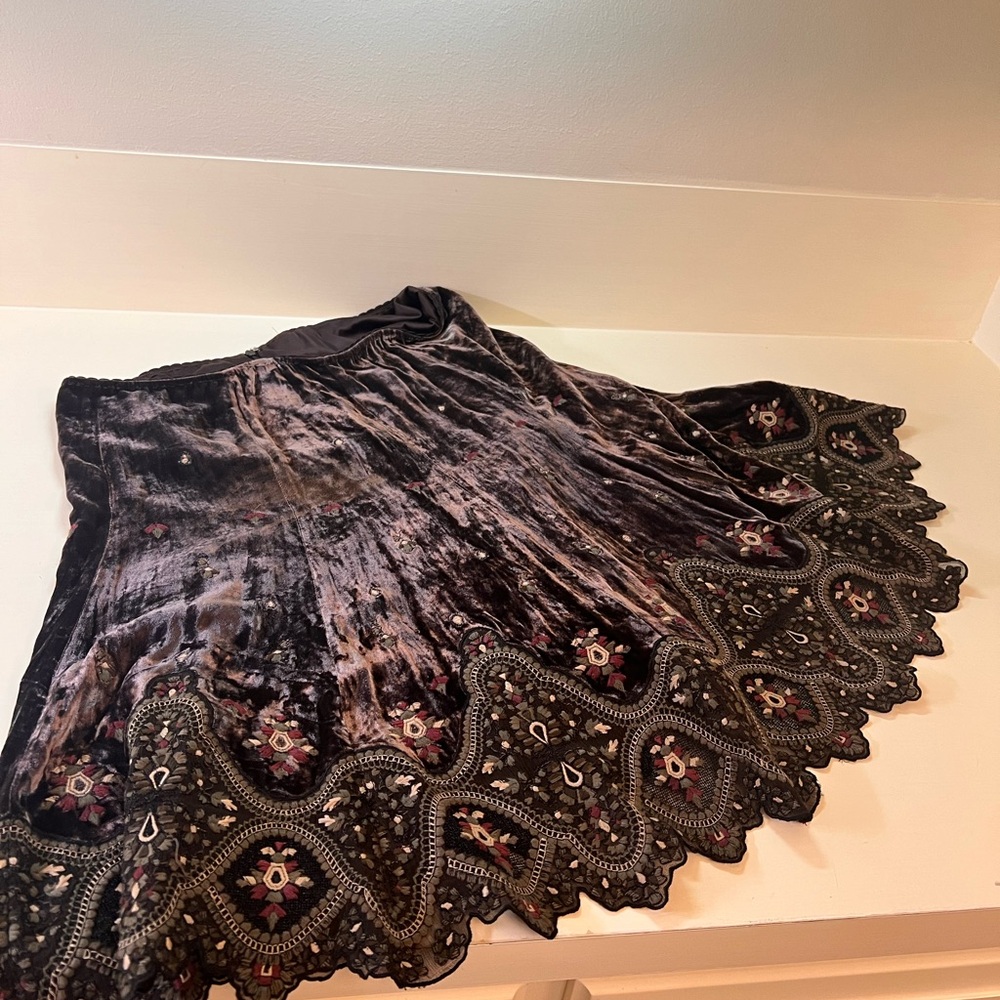 Elie Tahari brown velvet, textured skirt.